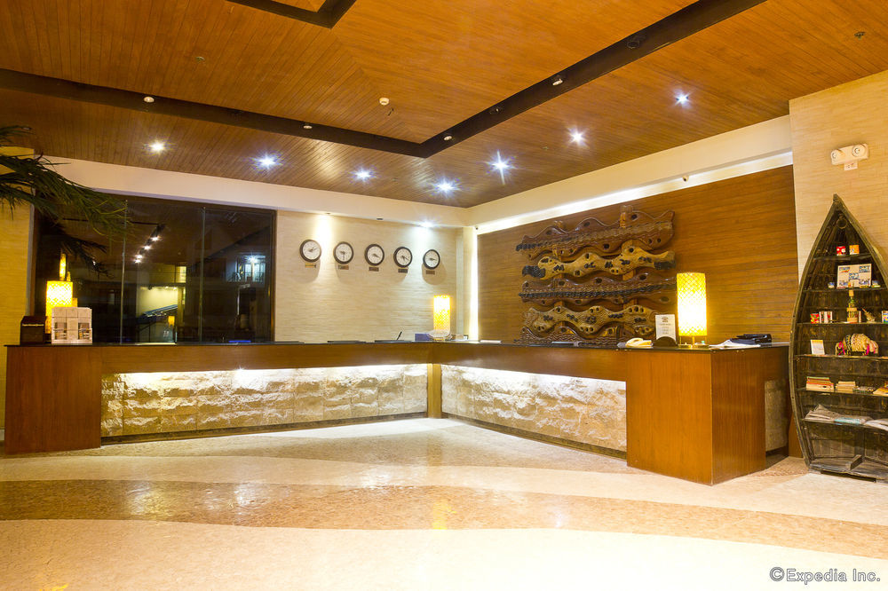 Crown Regency Courtyard Resort Balabag  Exterior foto