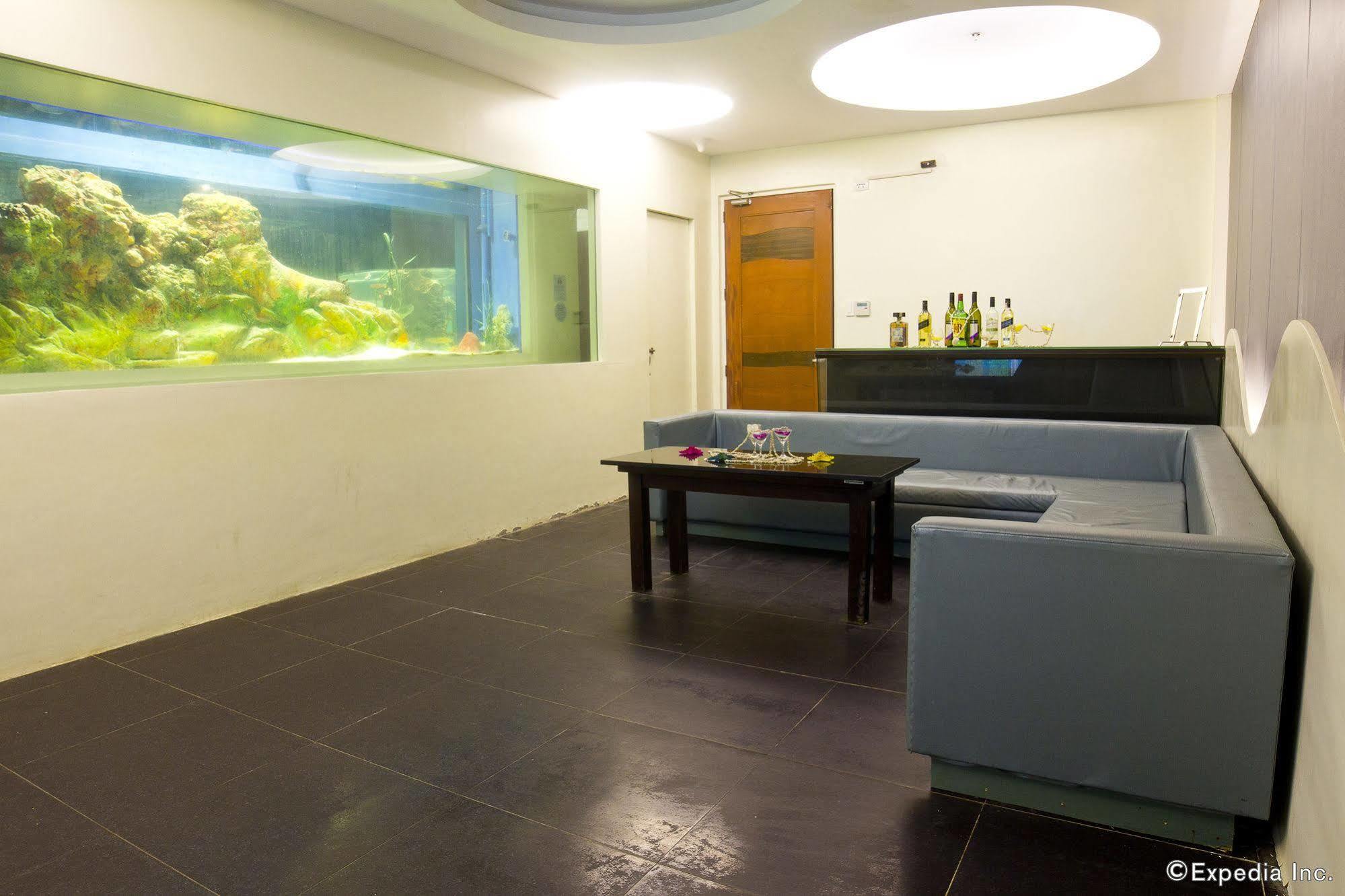 Crown Regency Courtyard Resort Balabag  Exterior foto