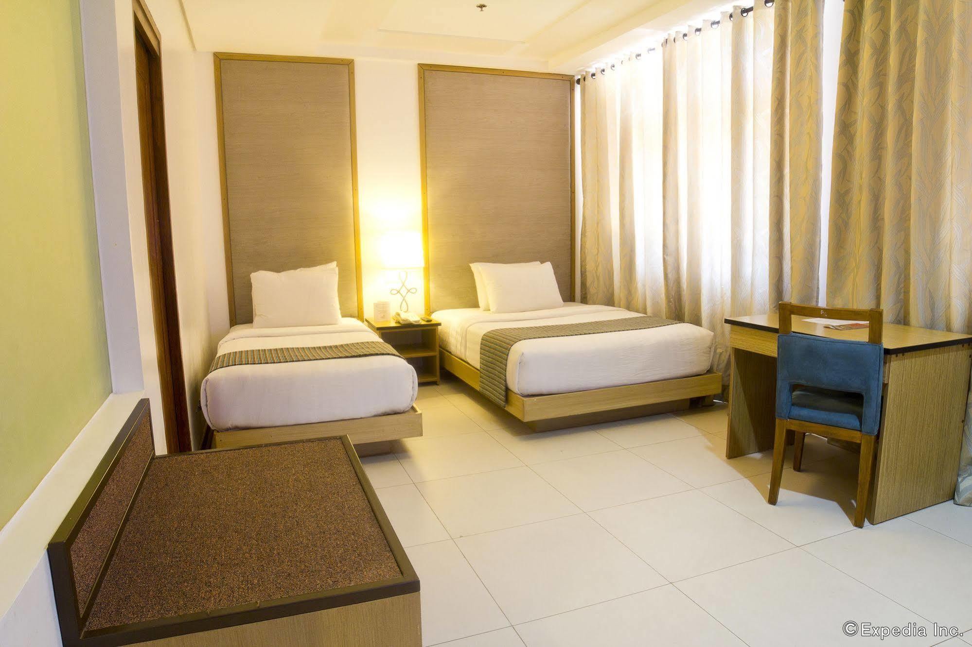 Crown Regency Courtyard Resort Balabag  Exterior foto